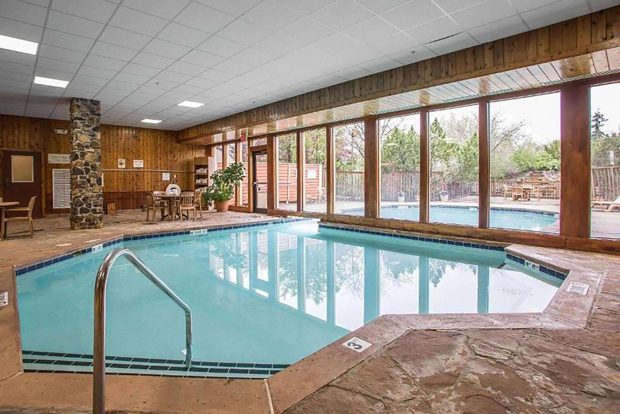 Howard Johnson By Wyndham เมอร์ริลวิลล์ ภายนอก รูปภาพ