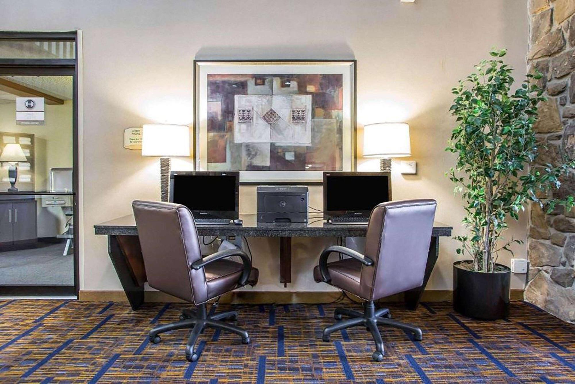 Howard Johnson By Wyndham เมอร์ริลวิลล์ ภายนอก รูปภาพ