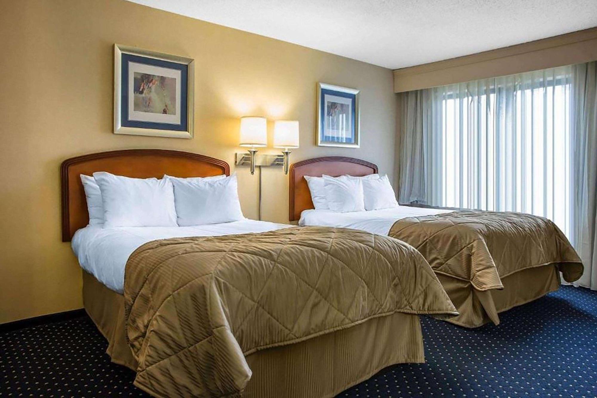 Howard Johnson By Wyndham เมอร์ริลวิลล์ ภายนอก รูปภาพ