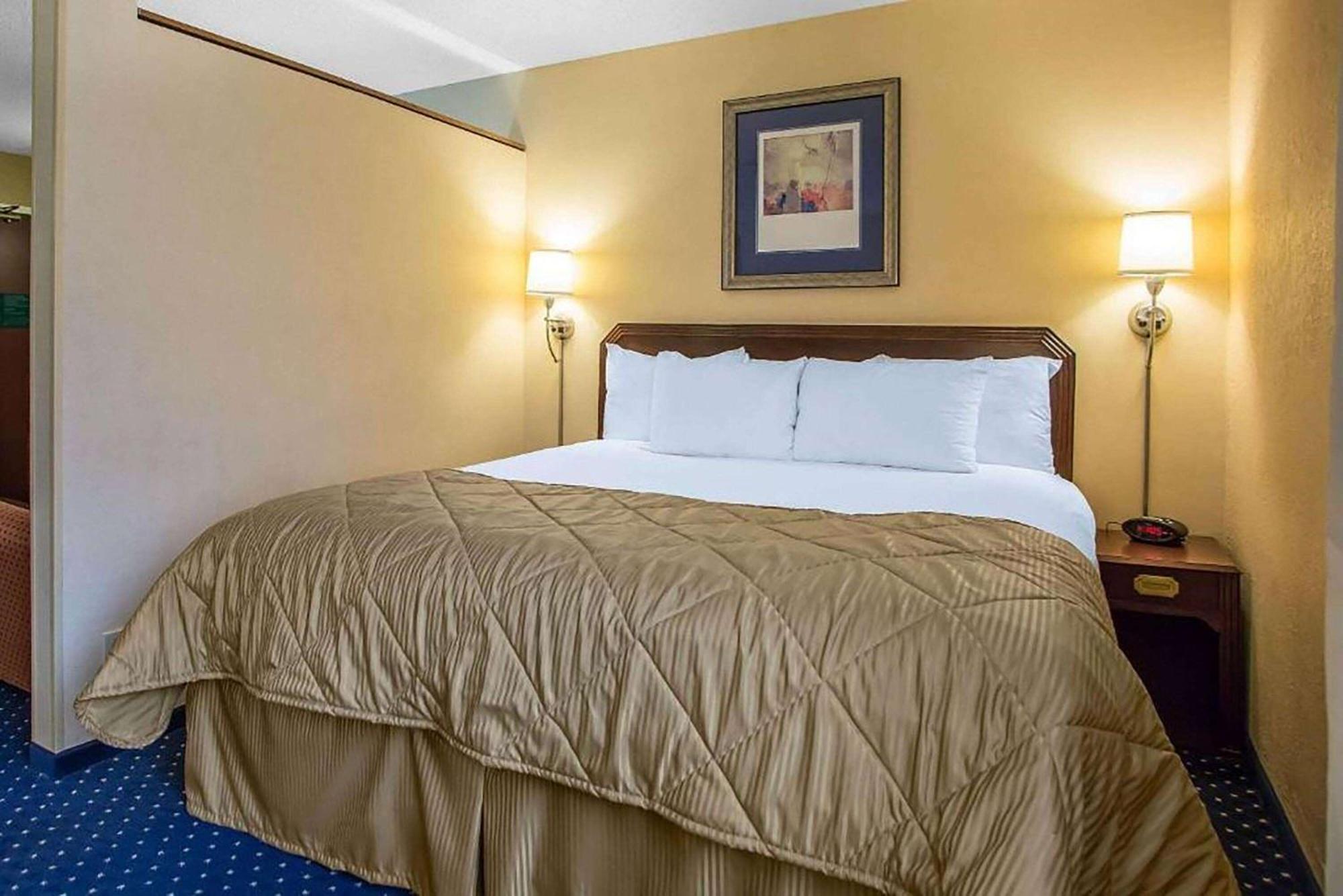 Howard Johnson By Wyndham เมอร์ริลวิลล์ ภายนอก รูปภาพ